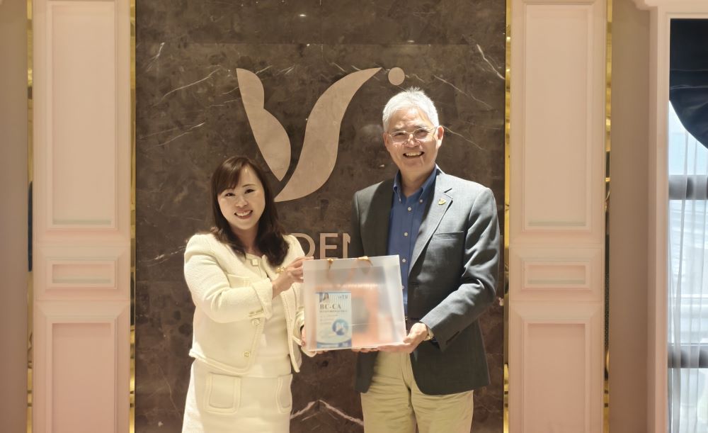 南華大學與佐登妮絲集團執行長陳佳琦帶領的行政主管團隊進行產學合作交流