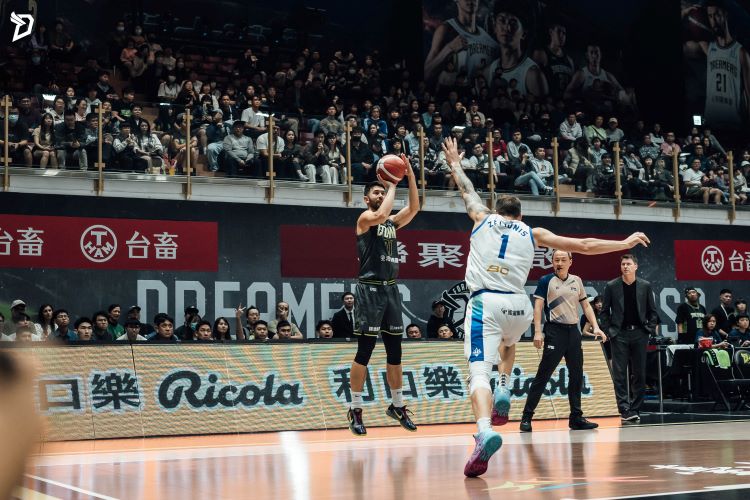 福爾摩沙夢想家今(22)迎戰高雄全家海神，但夢想家多點開花，最終以 87:101 收下二連勝