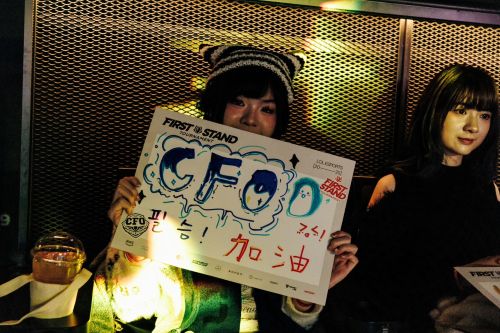 比賽現場有不少支持者以手繪加油板表達對CFO的支持。(照片來源:Riot提供)