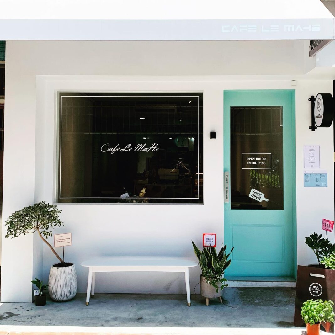 台北市大安區巷弄中的人氣咖啡館CAFE LE MAHE，以其獨特的韓系早午餐風格及打卡氛圍，成為眾多美食愛好者及網美的必訪之地