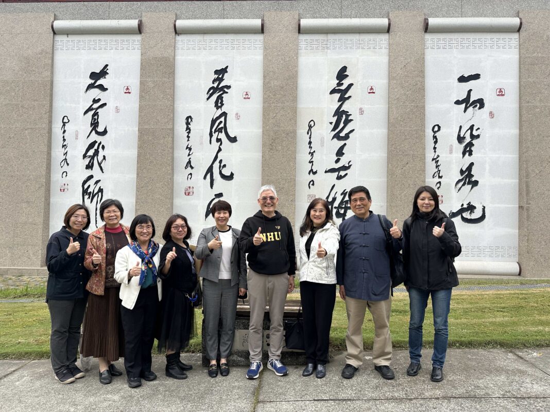 南華大學積極推動敦煌學的傳承與發揚，討論於無盡藏圖書館內規劃敦煌學專區。