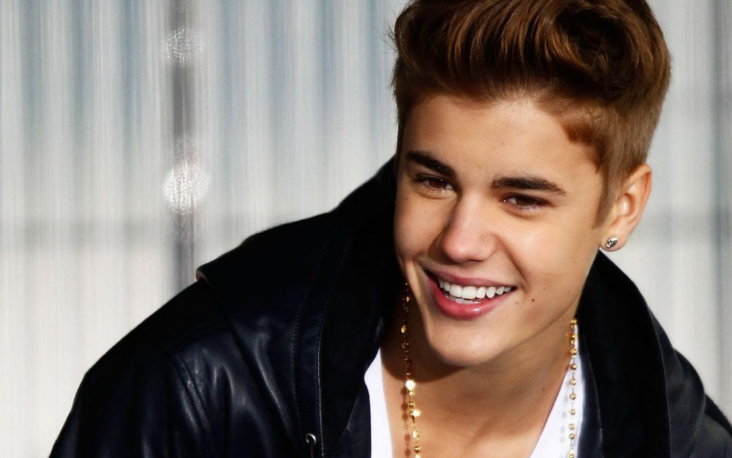 從全球最紅的少男偶像到如今的「債務風暴主角」，賈斯汀·比伯（Justin Bieber）的人生彷彿坐上雲霄飛車