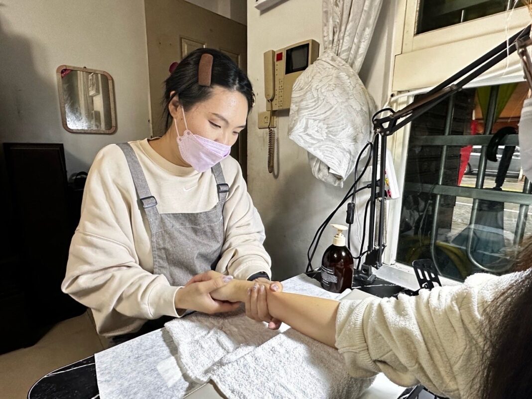 桃竹苗分署委外失業者職前訓練計畫助攻　新住民媽媽從家庭主婦變身專業美甲師直接開店創業