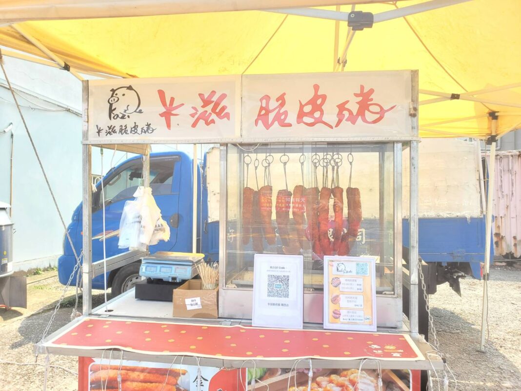 桃園新屋的美食寶藏——卡滋脆皮豬，這次以全新升級的行動餐車模式回歸