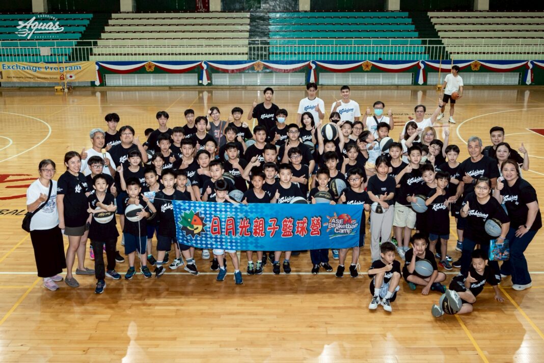 ⾼雄全家海神職業籃球隊5日與日月光籃球社共同合作館舉辦日月光親子籃球營。圖/高雄全家海神提供