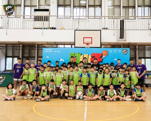 豹小子夏令營今（21日）於桃園北科附工室內體育館熱鬧展開。圖/桃園台啤永豐雲豹提供