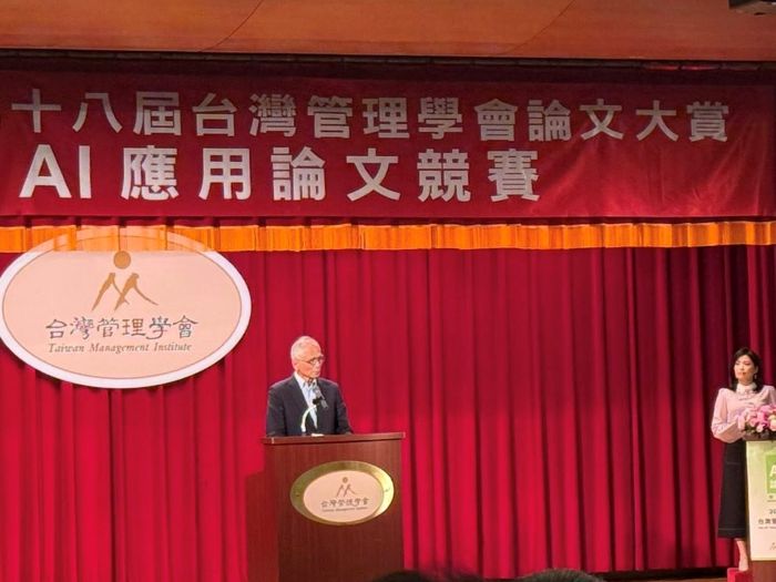 東吳大學人本AI中心展現跨域研究實力，於第十八屆台灣管理學會論文大賞AI應用競賽中勇奪雙獎。圖/東吳大學