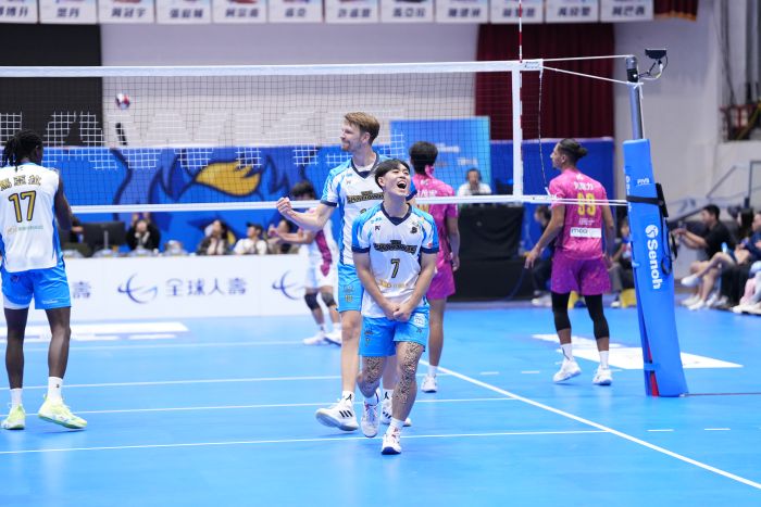 1026台鋼天鷹主場首勝到場-4 台鋼天鷹隊長陳建禎直呼「贏球太爽了!」四局大戰勝桃園雲豹飛將拿下主場首勝。/圖台鋼天鷹提供
