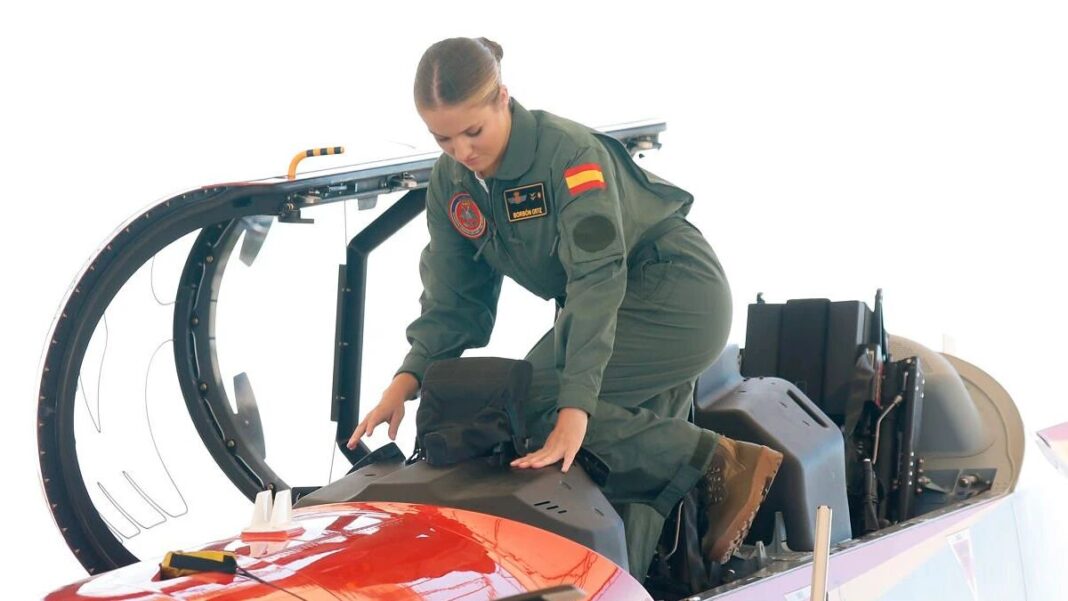 33 西班牙公主萊昂諾爾,如今已經成長為一名正在接受嚴格軍事訓練的準女王。圖/取自微信