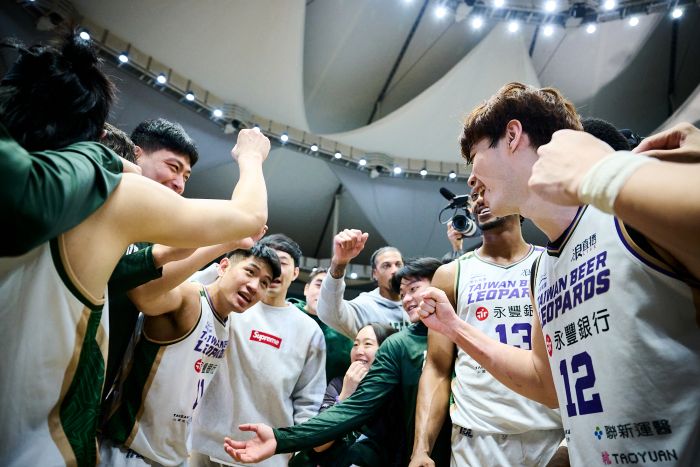 莊博元終場前關鍵抄截 雲豹103比101逆轉勝國王。圖/台啤永豐雲豹