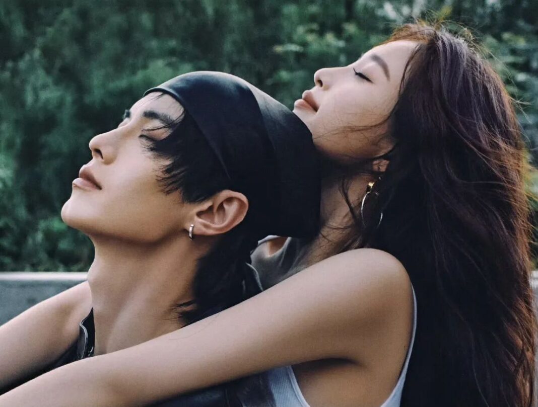 虞書欣與何與主演的都市情感劇《雙軌》，改編自作家時玖遠的同名小說，預計將於12月正式播出。圖/取自新浪WB