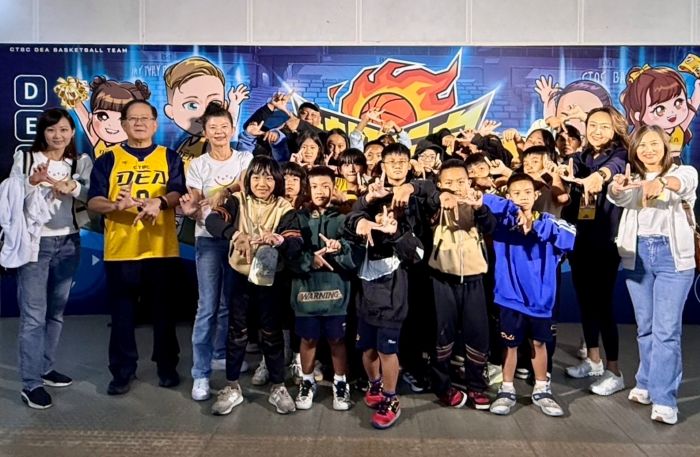 新北中信特攻邀請偏鄉籃球隊觀賽鼓勵小籃球員勇於追求夢想。圖/新北中信特提供