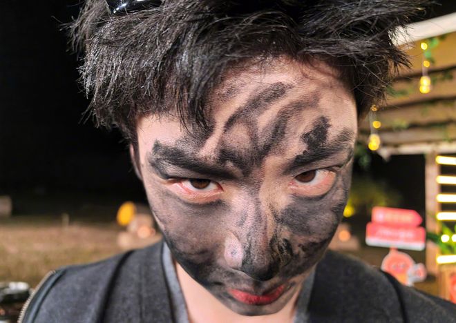 中國實境綜藝《現在就出發》最新一期播出後，白敬亭憑藉「毫無包袱」的綜藝感再度登上熱搜。圖/取自新浪WB