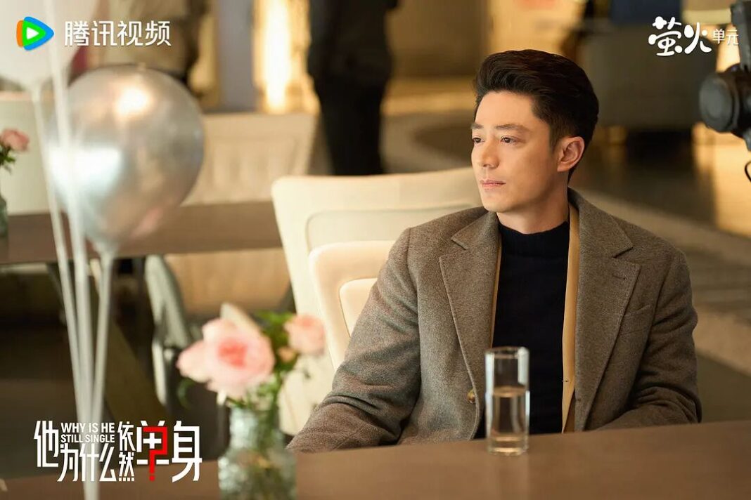 霍建華、朱珠主演的《他為什麼依然單身》，在一片工業甜寵與懸浮都市劇中逆勢走紅。圖/取自新浪WB