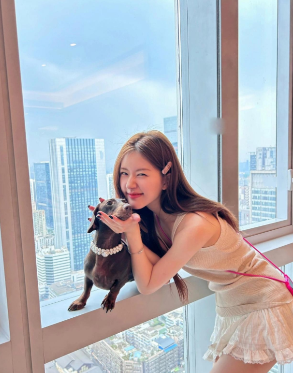 《許我耀眼》熱播帶旺人氣　趙露思2,400萬成都豪宅曝光。圖/取自微信