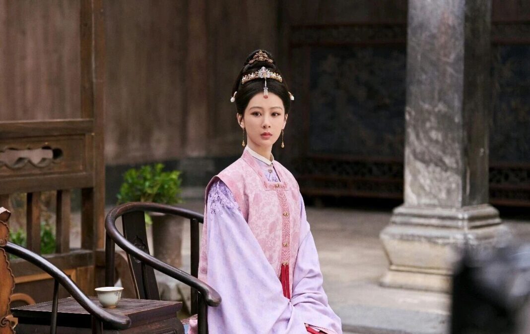 愛奇藝最新古裝劇《家業》近日上線，由楊紫、韓東君攜手田小潔、吳冕等實力派演員主演。圖/取自新浪家業WB