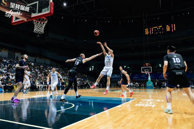 高雄全家海神職業籃球隊13日「全家都海神」99比89逆轉勝擊敗攻城獅。圖/高雄全家海神職業籃球隊提供