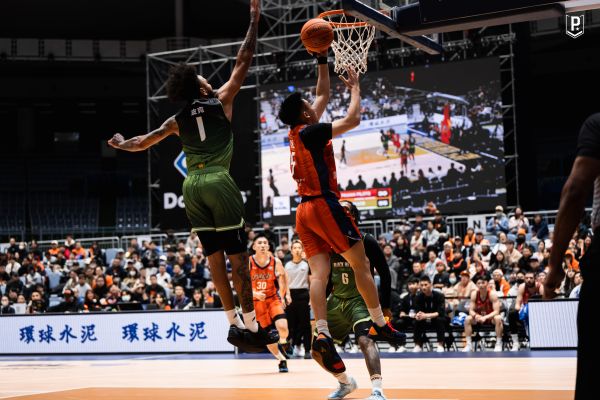 桃園璞園領航猿今（12/14）在桃園巨蛋舉行的EASL小組賽最後一場主場賽事中，上演驚天逆轉秀。圖/桃園璞園領航猿提供