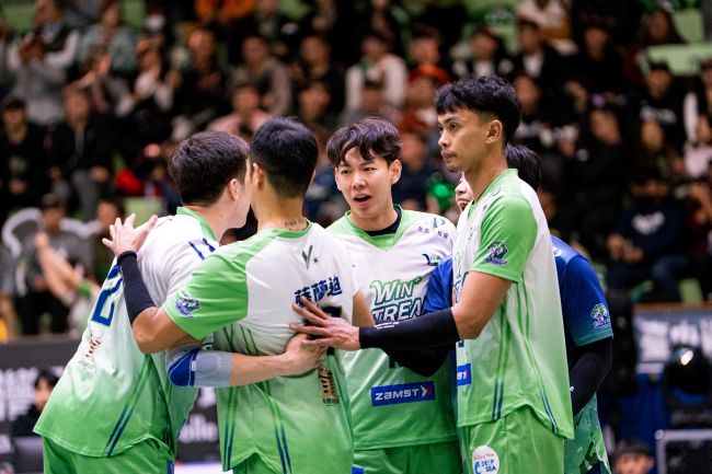 林俊吉開球助陣！施琅狂轟31分，連莊五局大戰擊退天鷹。 圖/臺中連莊提供