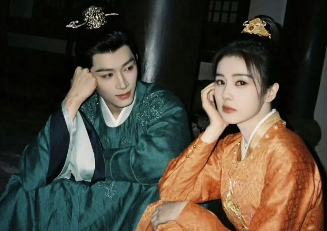 白鹿、王星越領銜主演的古裝懸疑情感劇《唐宮奇案之青霧風鳴》，改編自作家森林鹿小說《唐宮奇案之血玉鞢》，目前已正式開啟預約。圖/取自唐宮奇案之青霧風鳴新浪WB