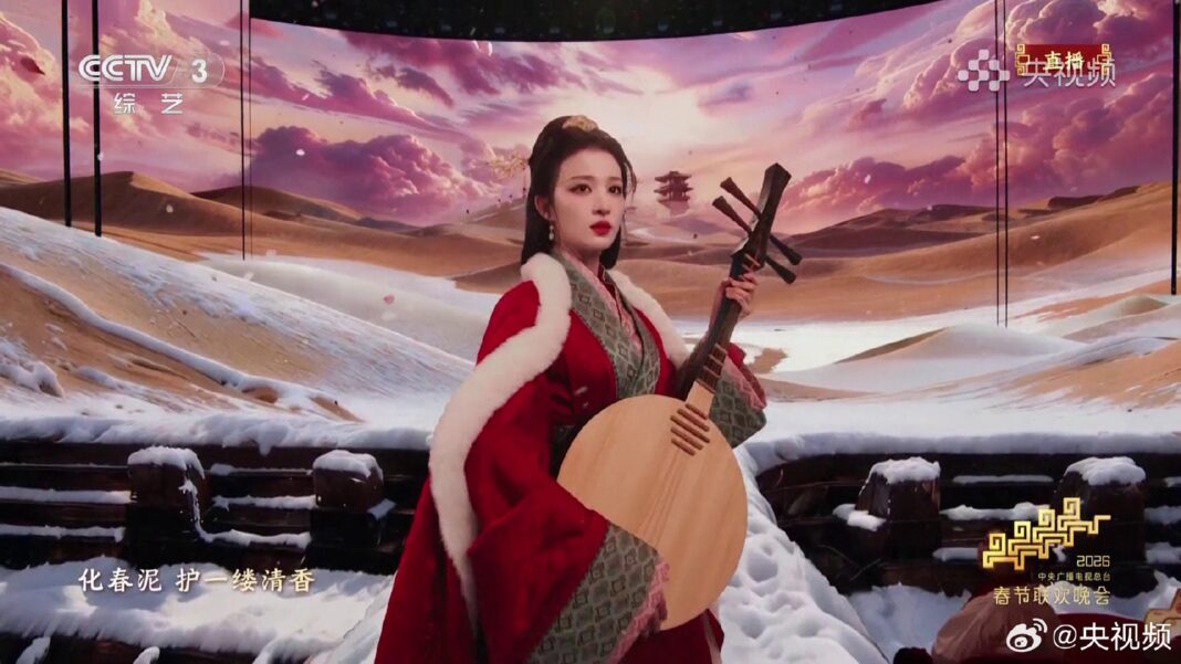 王楚然春晚20秒爆紅！《賀花神》紅衣抱阮成「人生鏡頭」　24小時暴增粉絲逾65萬。圖/取自新浪WB