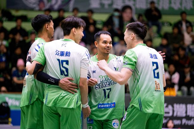 連莊四局力退伊斯特迎第30勝 。圖/臺中連莊提供