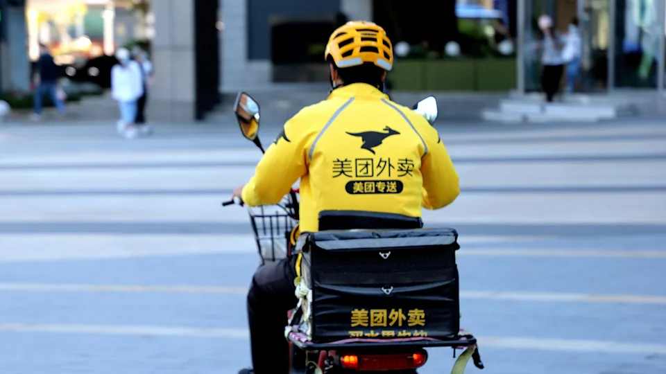 美團擬7.17億美元收購叮咚買菜中國業務　交割前須剝離海外資產。圖/取自美團新浪WB