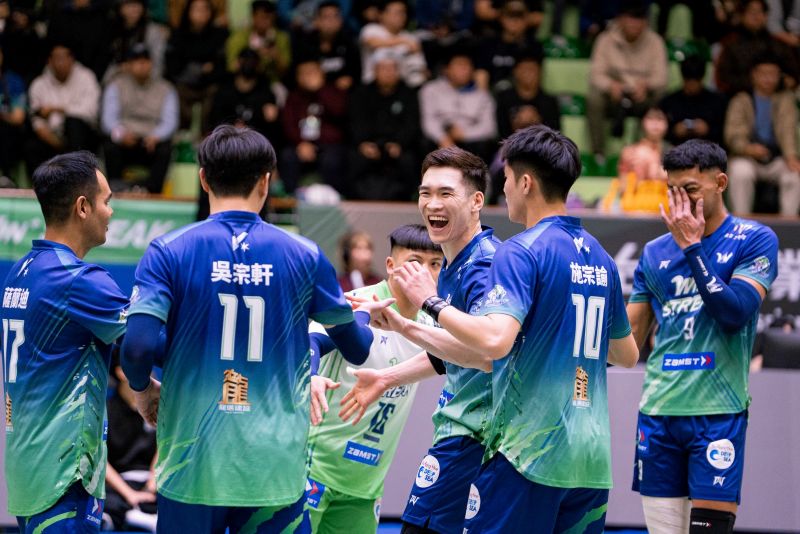 春聯、旗袍添喜氣　連莊主場直落三退雲豹、收下第31勝。 圖/臺中連莊職業排球隊提供