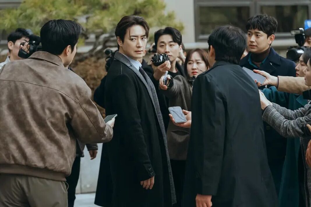 Netflix韓劇《莎拉的真偽人生》清潭洞女屍案牽出「查無此人」名媛身分迷局。圖/取自新浪WB