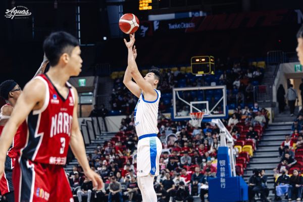 10人出賽展現團隊韌性 高雄全家海神浪襲戰神 杭特、艾德、胡瓏貿 3人得分破25分。圖/高雄全家海神職業籃球隊提供