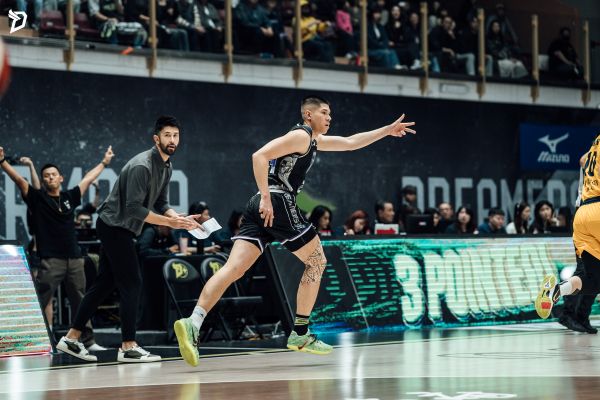 柯博文開球炒熱主場　夢想家6人得分上雙力退特攻奪5連勝。圖/福爾摩沙夢想家提供