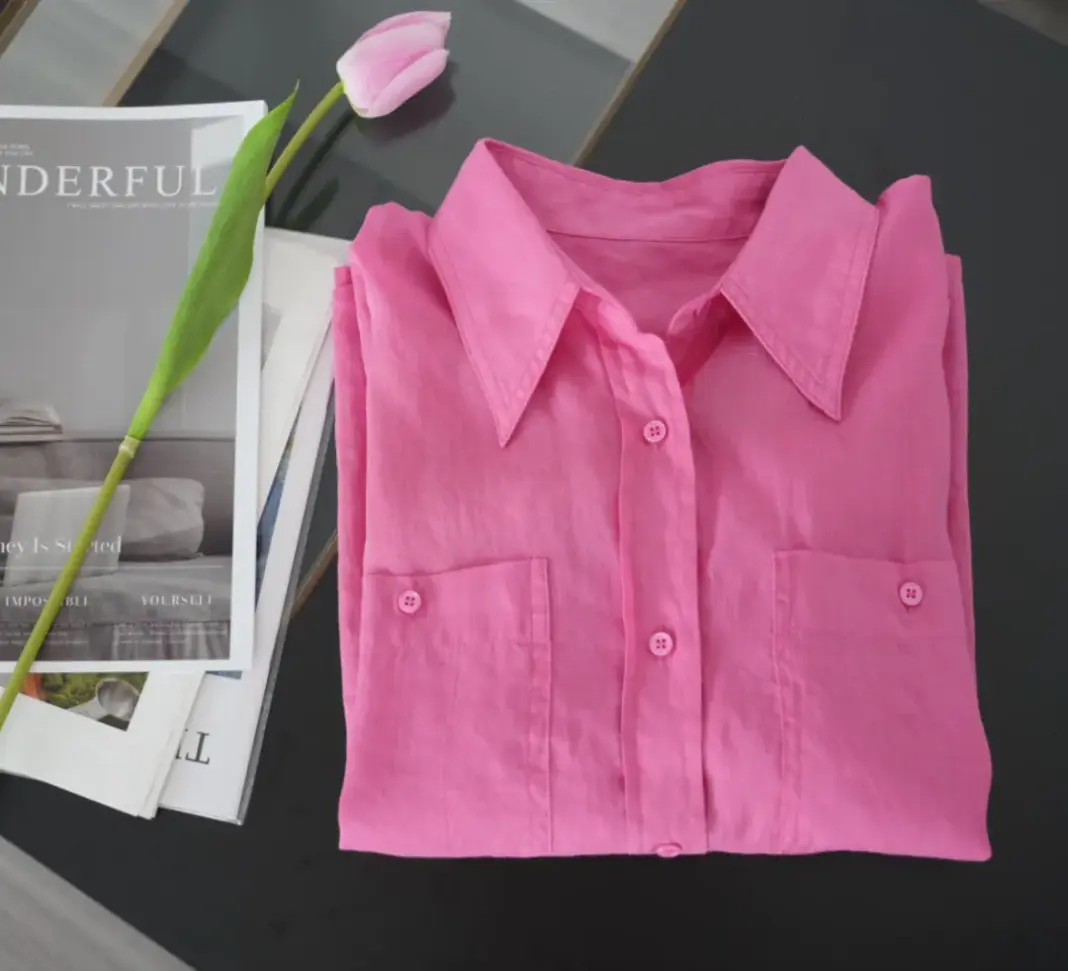 春季穿搭吹起梅粉風潮　苧麻襯衫成顯白又有質感的熱門單品受到許多女性消費者青睞。圖/取自微信