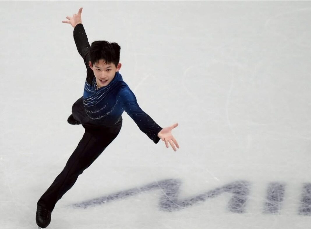 在2026米蘭冬奧男子花式滑冰長曲決賽中，李宇翔成功挑戰並完美落地高難度動作。圖/李宇翔提供