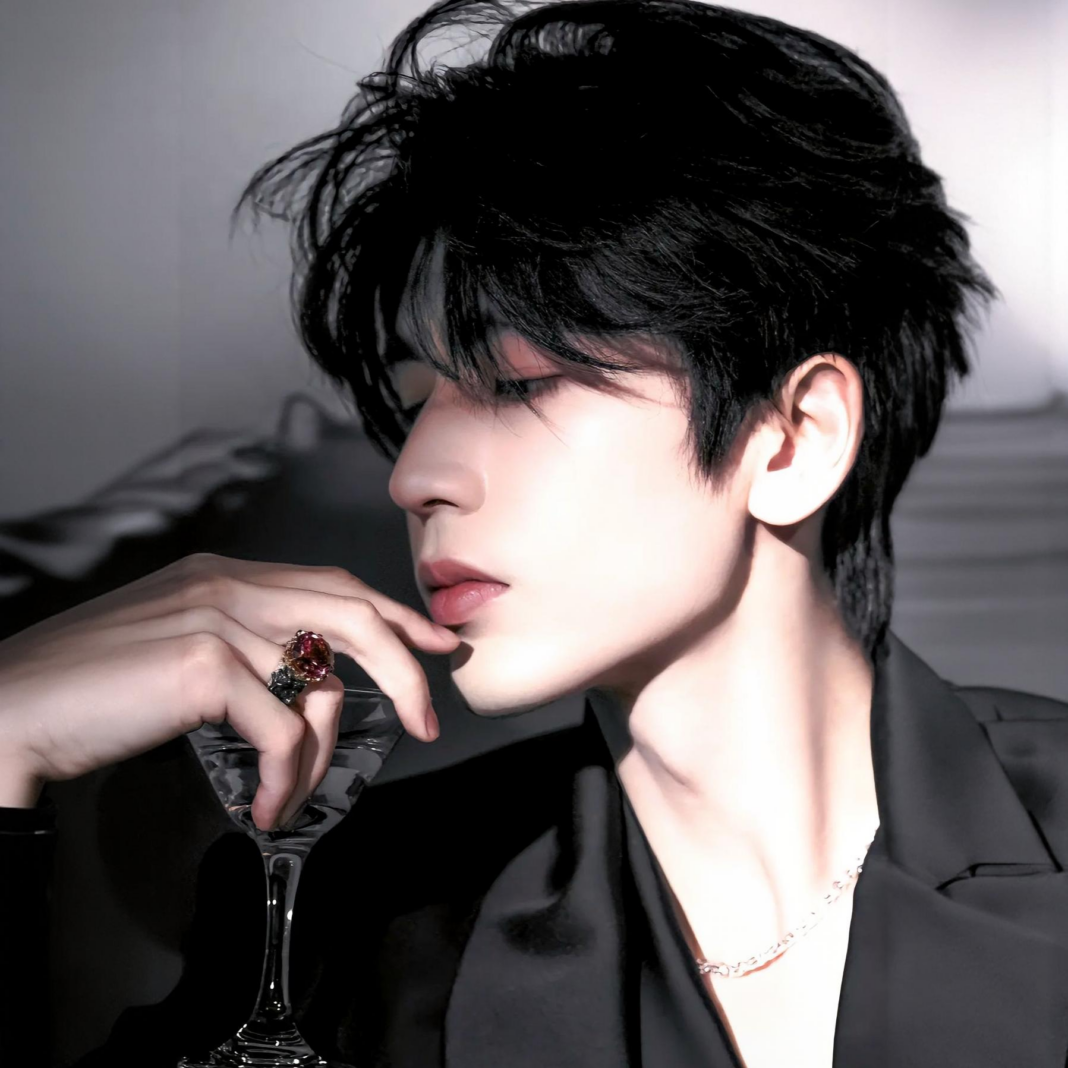 中國演員張淩赫日前因一段談及童年成長經歷的發言，引發不少網友共鳴。 圖/取自張淩赫新浪WB