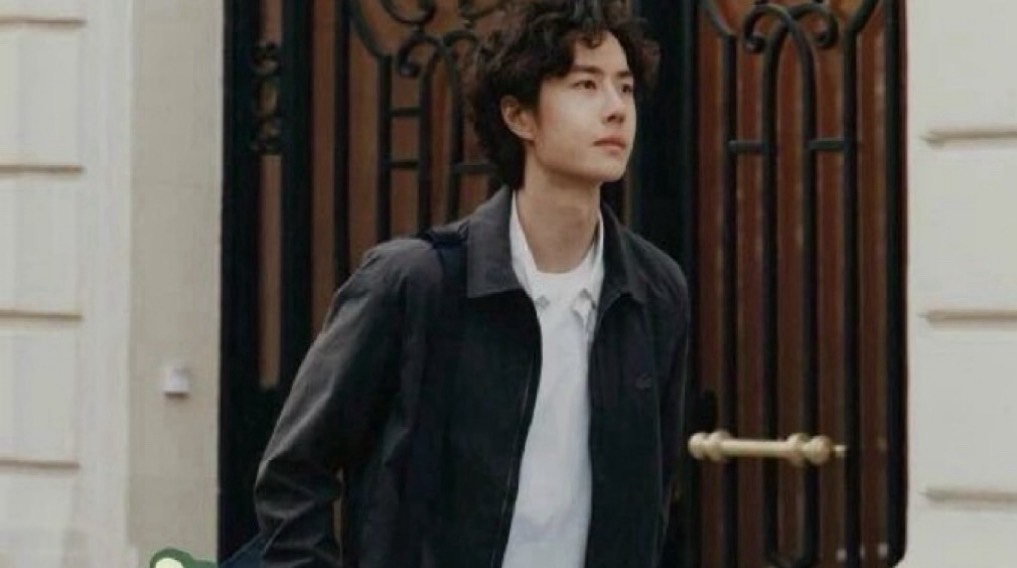 大陸男星王一博近日釋出全新 LACOSTE 形象照。圖/取自王一博微信