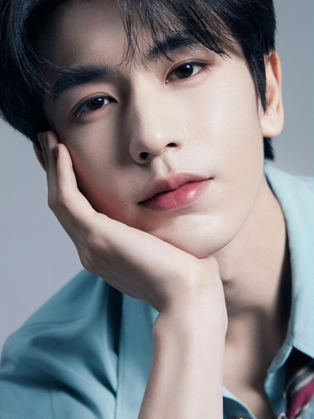 近期網路流傳一則引發不少討論的消息，江蘇一份英語試卷中，一道分值10分的短文填空題，閱讀材料主角竟是演員張淩赫。圖/取自微信