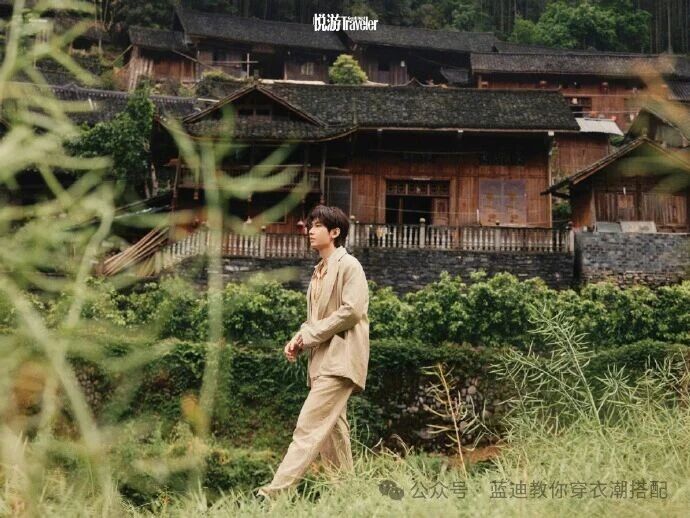演員成毅近日登上《悅游 Condé Nast Traveler》五月周年刊封面，以「看山望水見故人」為主題。圖/取自微信