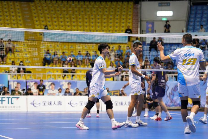 台鋼天鷹決勝局穩住陣腳　 冠軍賽首戰五局搶勝。圖/台鋼天鷹提供