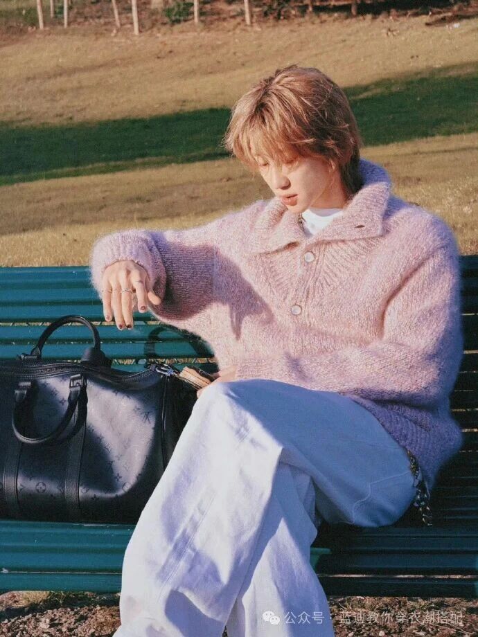 徐明浩身著 Louis Vuitton 全新造型現身巴黎。圖/取自微信