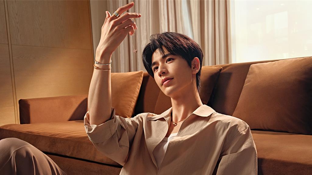 寶格麗（BVLGARI）釋出全新七夕形象企劃，由品牌大使張淩赫演繹節日浪漫氛圍。圖/ BVLGARI臉書