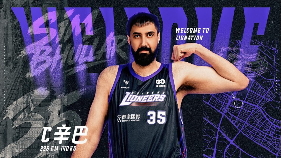 新竹御嵿攻城獅球團今日正式宣布，辛巴（Sim Bhullar）新賽季將再次披上35號戰袍回歸風城。圖/新竹御嵿攻城獅提供