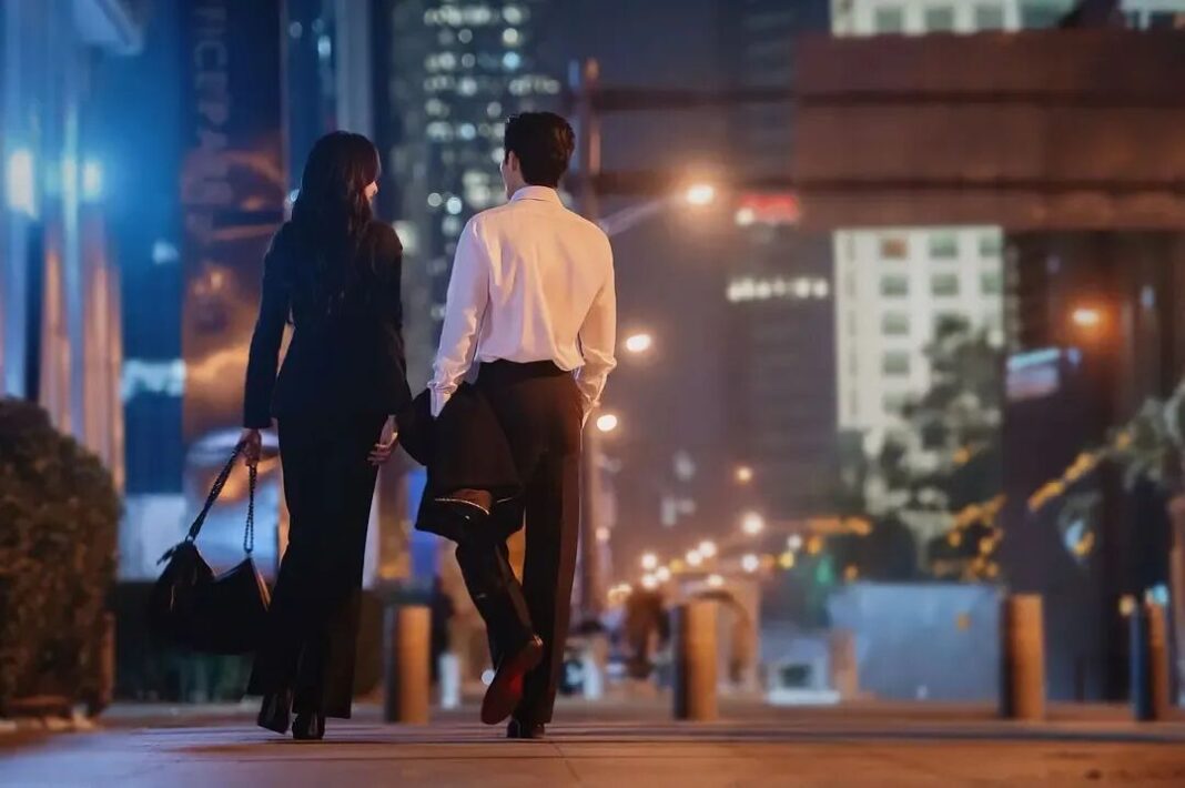 都市情感劇《早春晴朗》海外熱度持續升溫。圖/取自微信